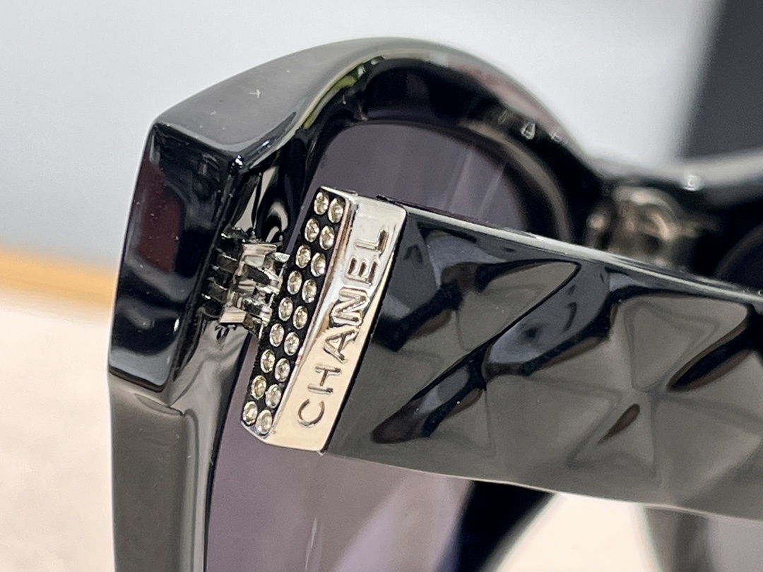 Chanel Black Acetate Square Folding Sunglasses – Polarized Gray