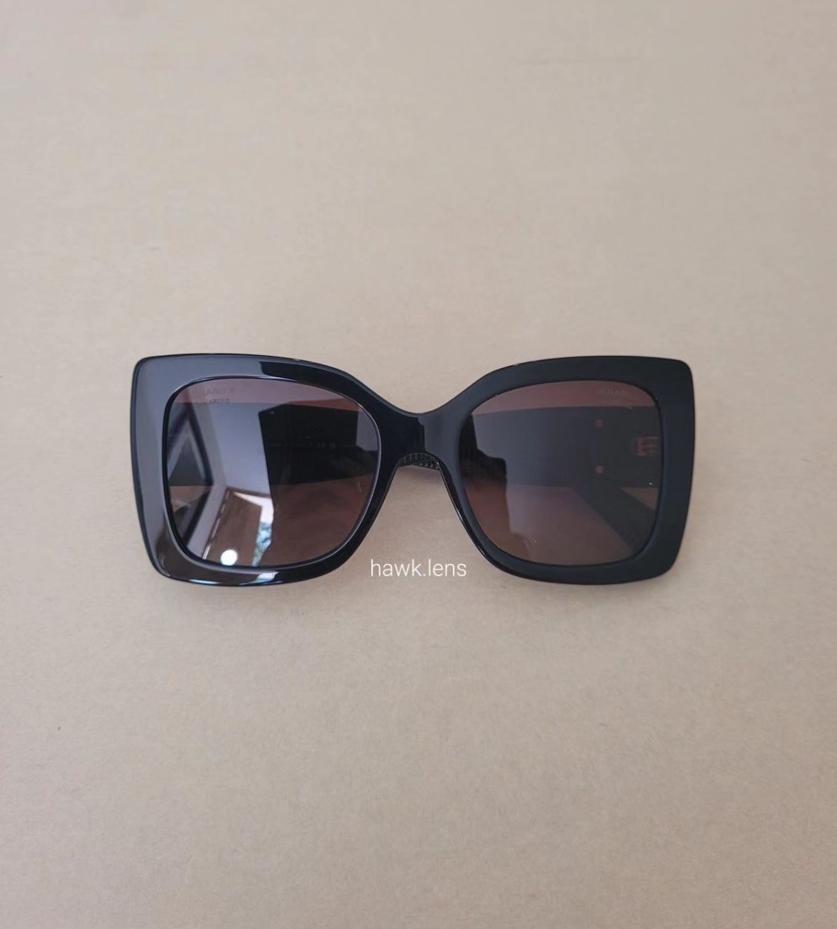 Luxury Women’s Oversized Square Sunglasses with Gold Logo – Black