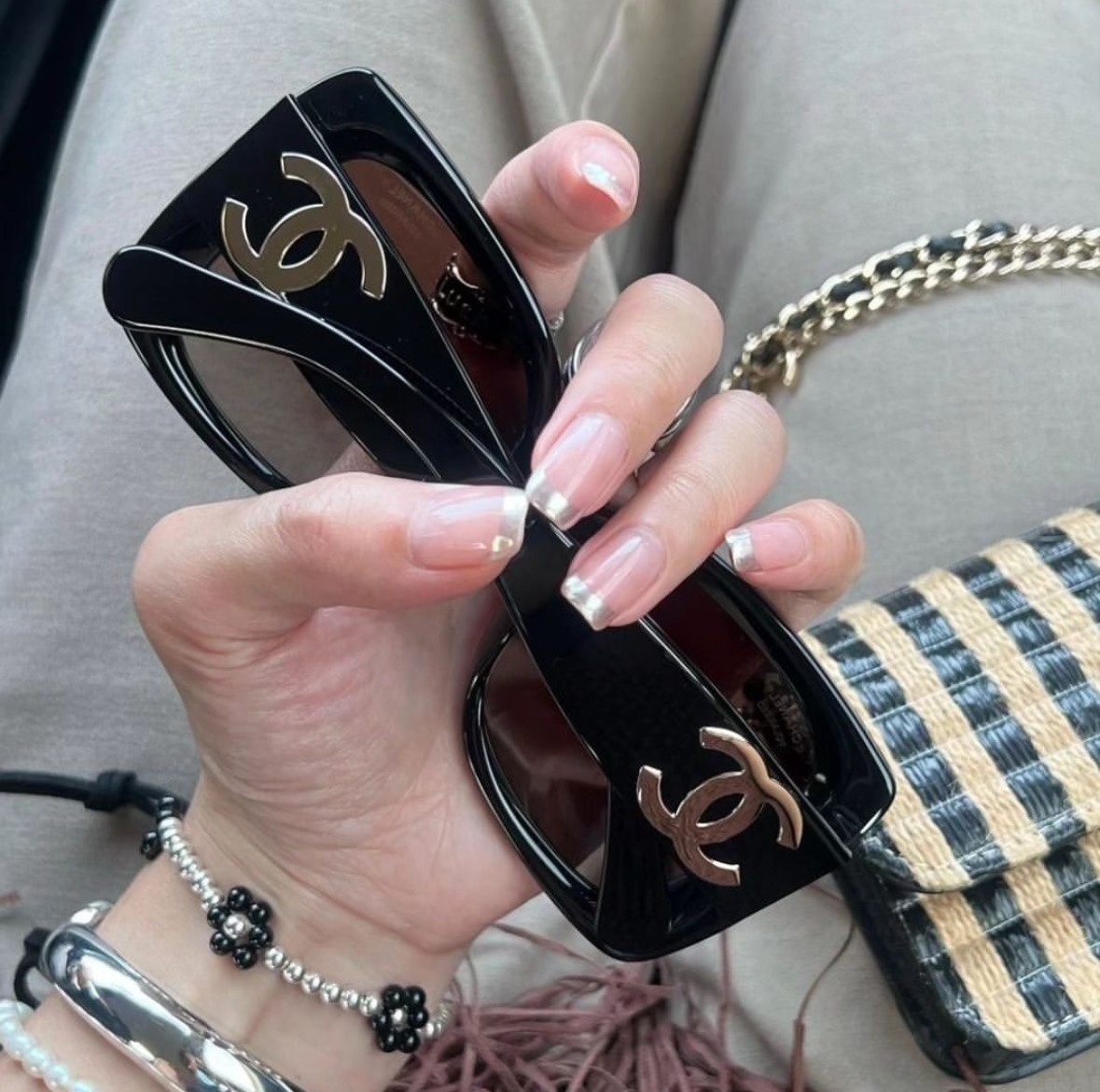 Luxury Women’s Oversized Square Sunglasses with Gold Logo – Black