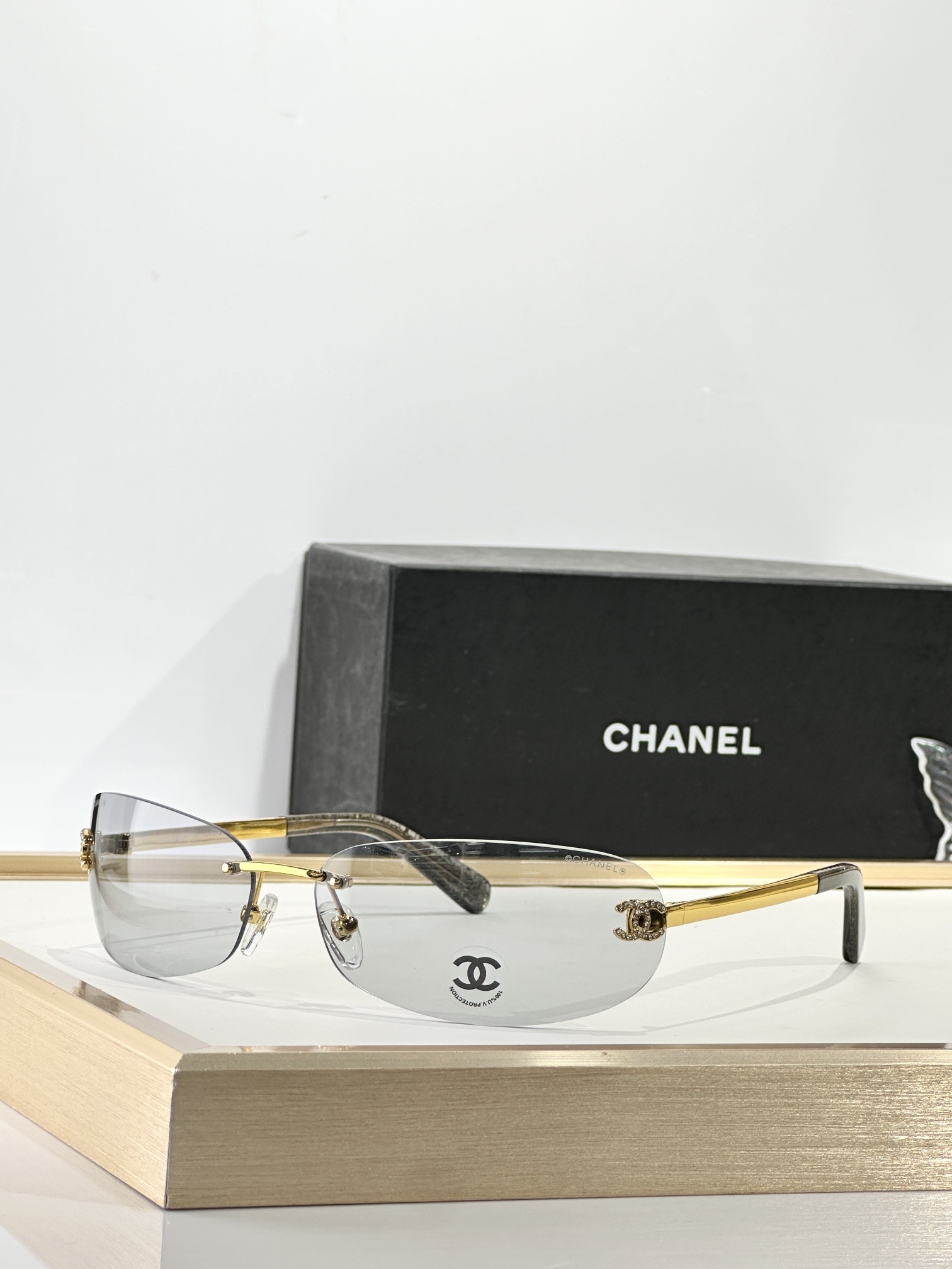rimless Chanel Gold Oval Sunglasses – Chanel Gold Oval Rimless