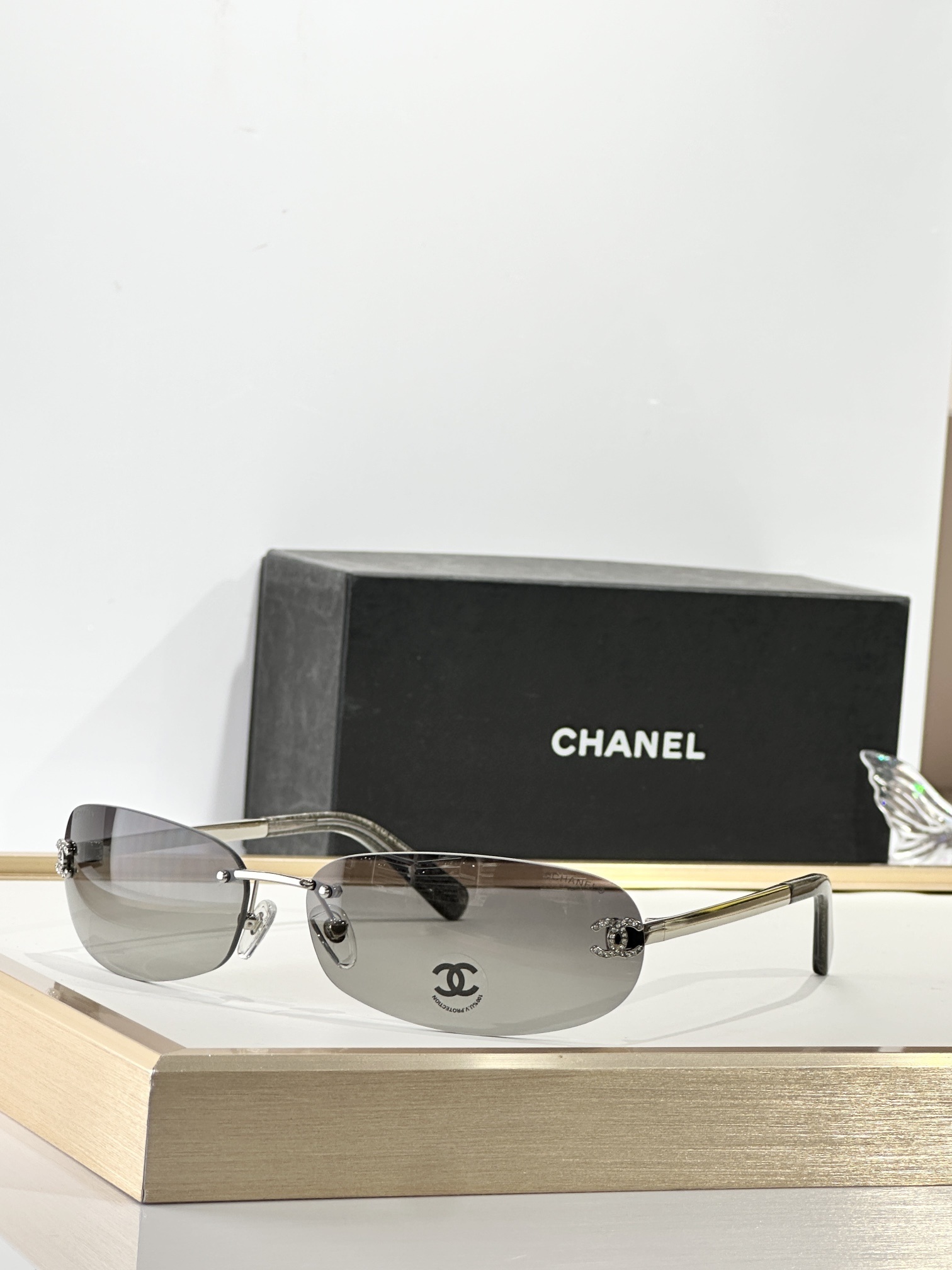 Chanel Rimless Oval Sunglasses with Rhinestone CC Logo – Y2K Style