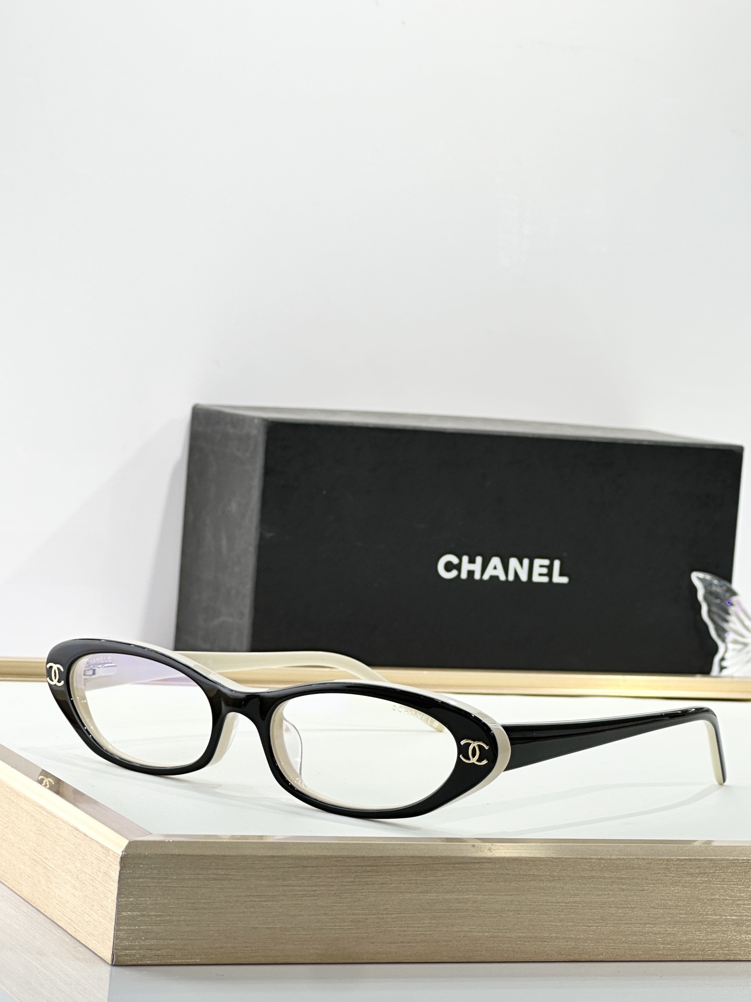 Chanel Vintage Oval Eyeglass Frames with CC Logo – Luxury Eyewear