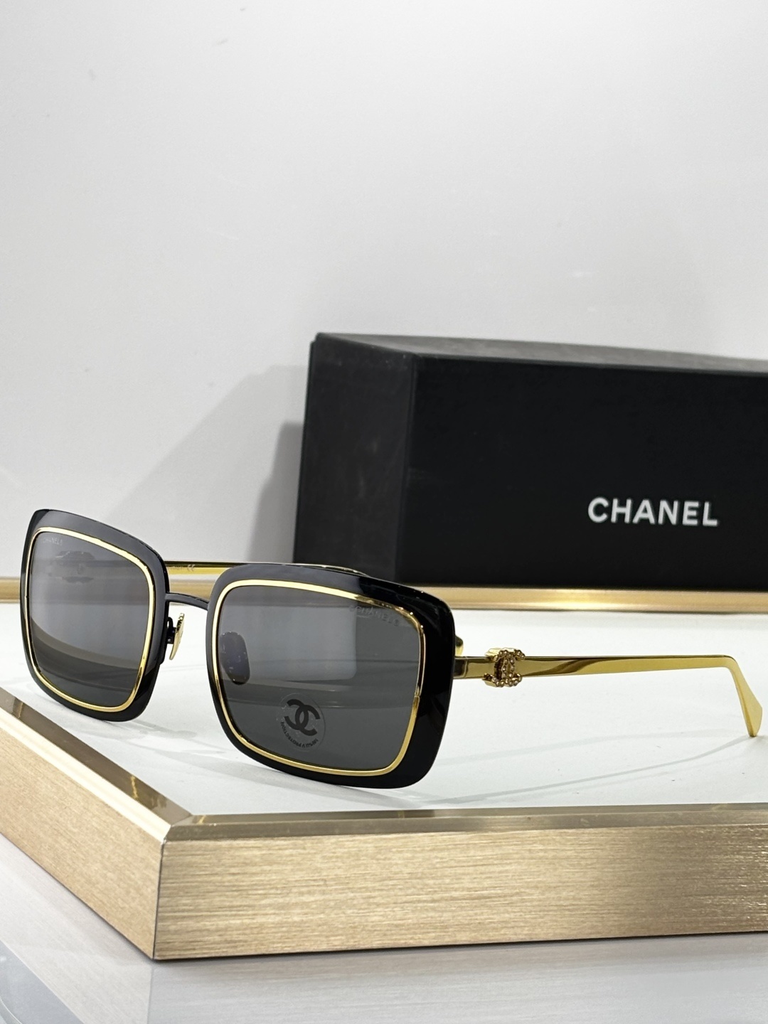Chanel Gold Trim Sunglasses – Chanel Black & Gold Trim Rectangular