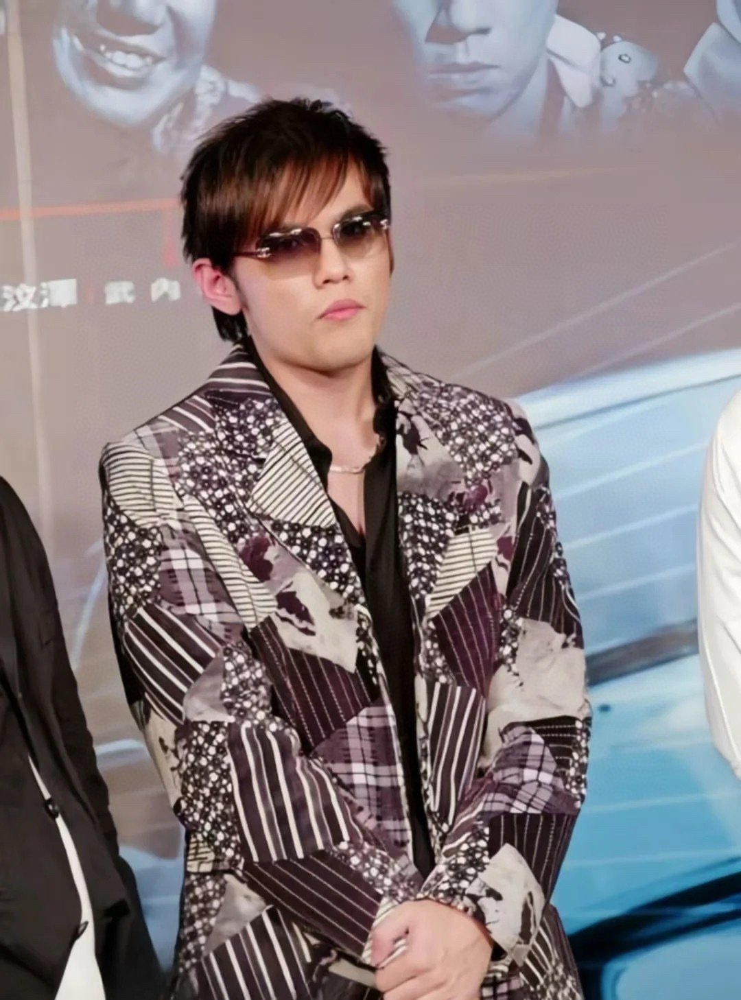 Men’s Patchwork Graphic Blazer – Artistic Mixed Print Suit Jacket