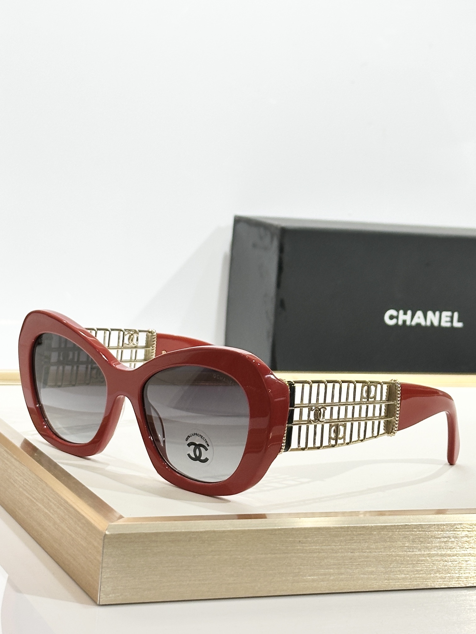 Chanel Red Cage Sunglasses – Designer Chic
