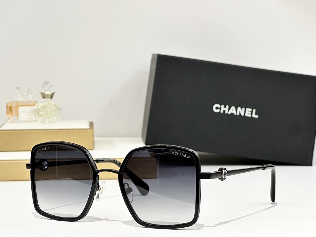 Chanel Luxury Oversized Square Sunglasses – Gradient Lens for Women
