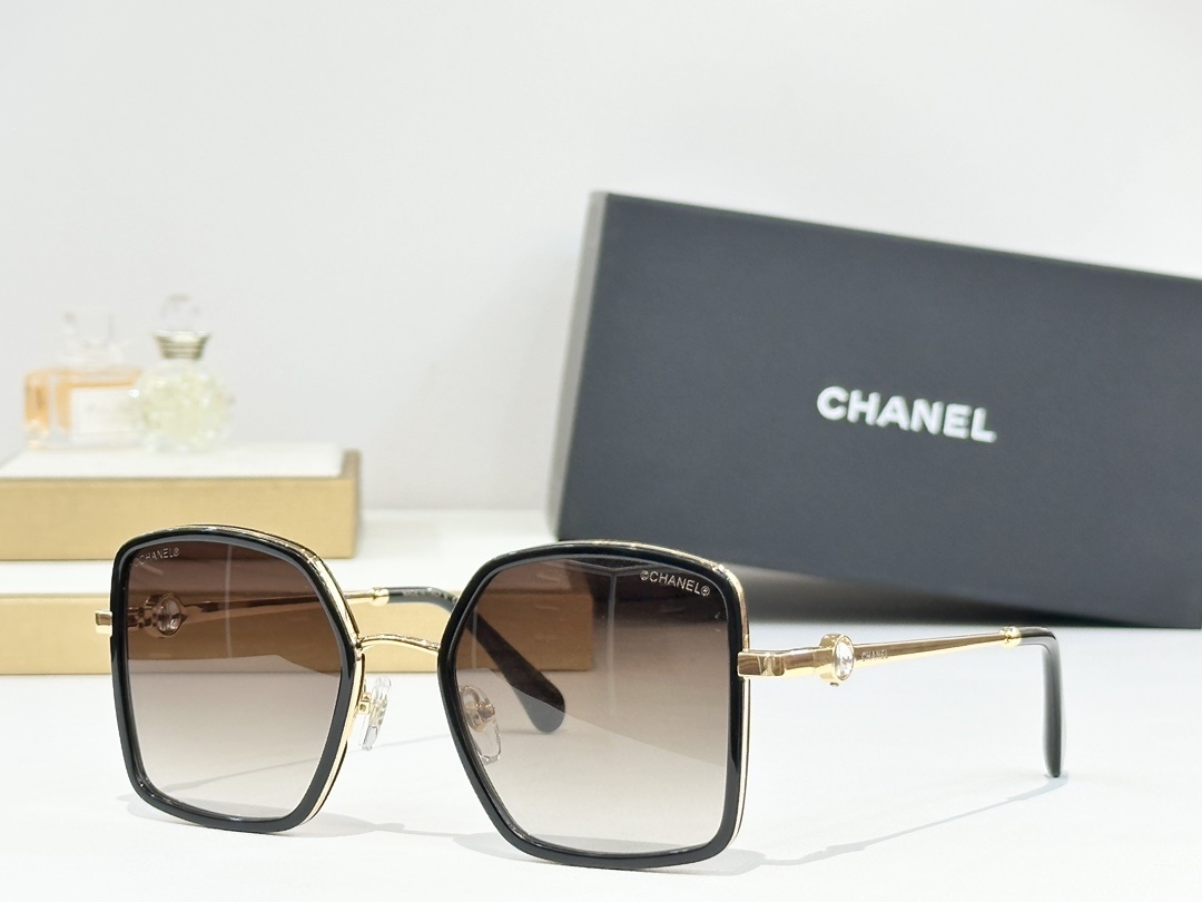 Chanel Luxury Oversized Square Sunglasses – Gradient Lens for Women