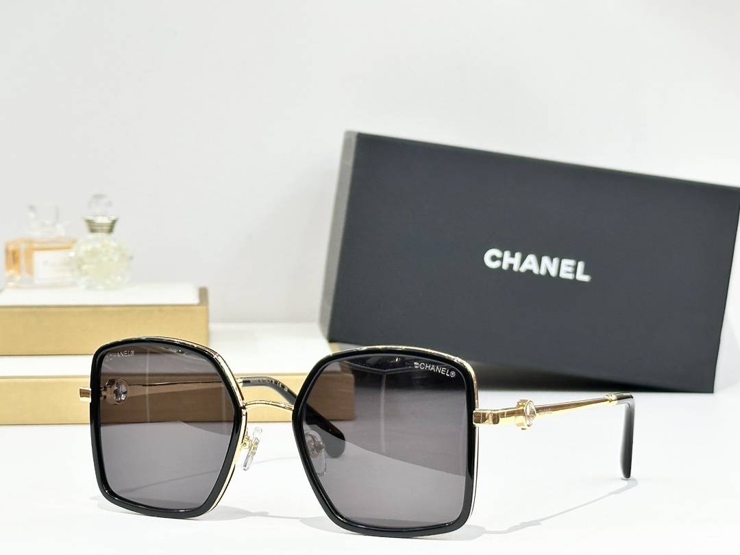 Chanel Luxury Oversized Square Sunglasses – Gradient Lens for Women