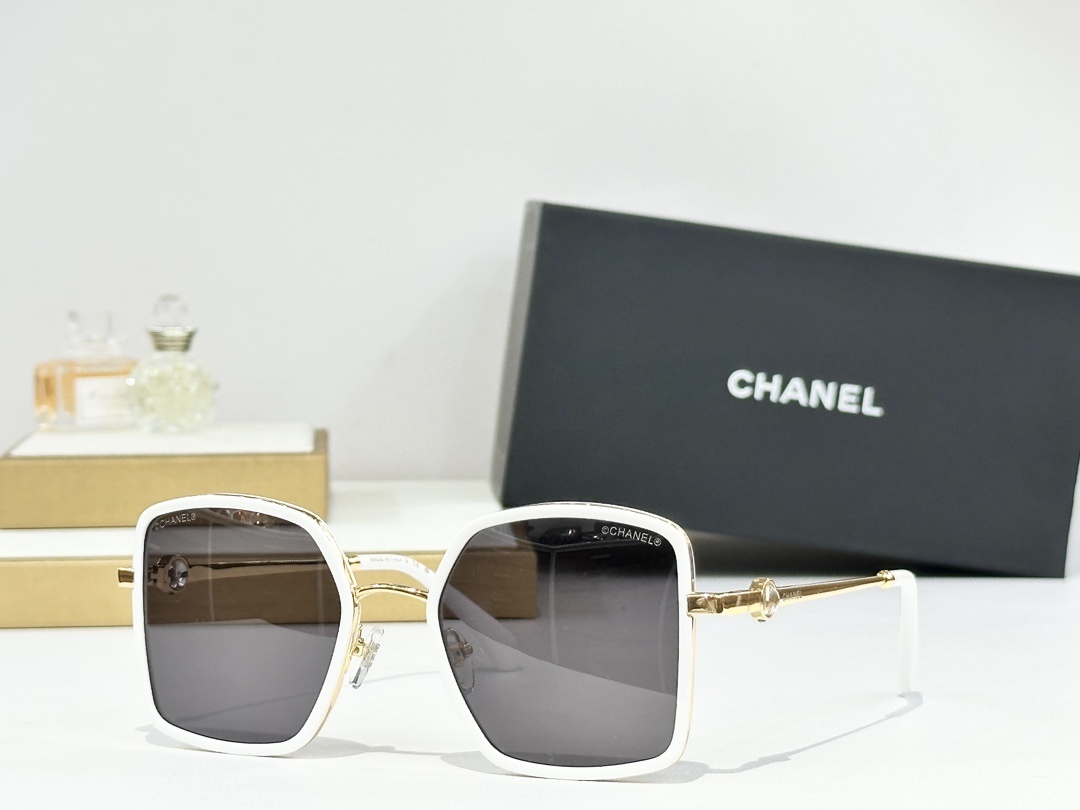 Chanel Luxury Oversized Square Sunglasses – Gradient Lens for Women