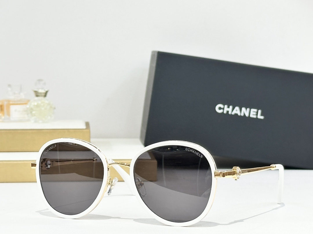 Chanel Women’s Round Sunglasses – Elegant Gradient Lens Eyewear
