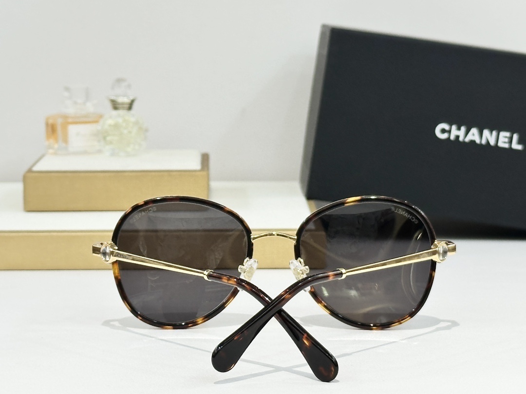 Chanel Women’s Round Sunglasses – Elegant Gradient Lens Eyewear