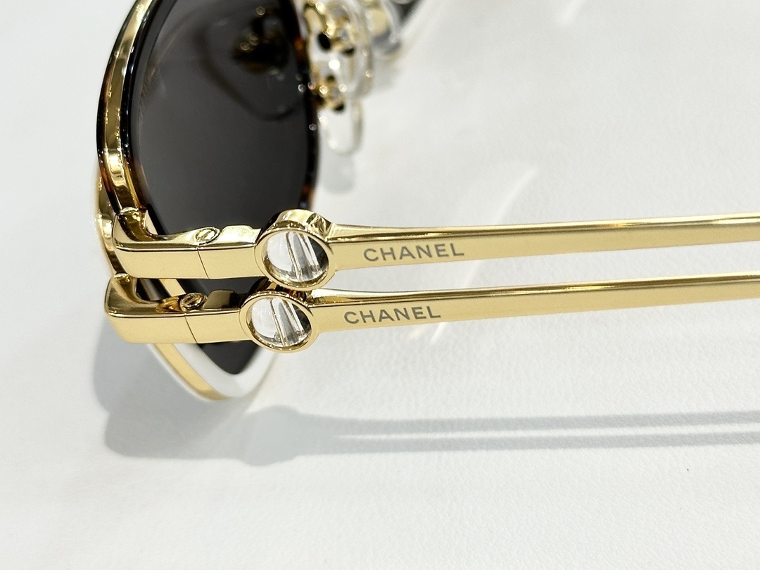 Chanel Luxury Women’s Sunglasses – Elegant Gradient Lens Eyewear