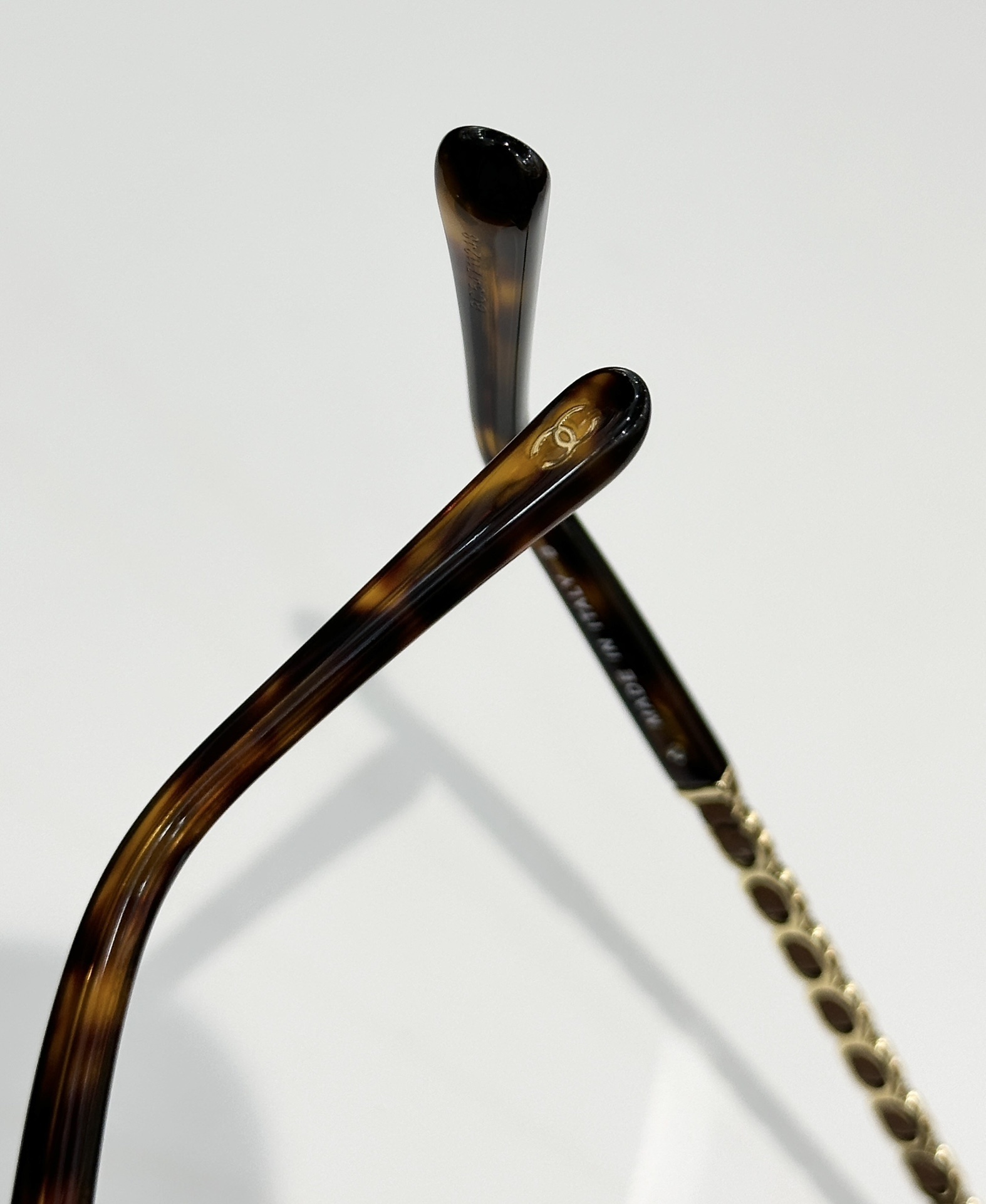 Chanel Aviator Sunglasses: Luxury Pilot Design with Chain Temples