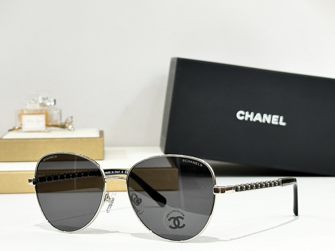 Chanel Women’s Butterfly Sunglasses – Luxury Gradient Lenses