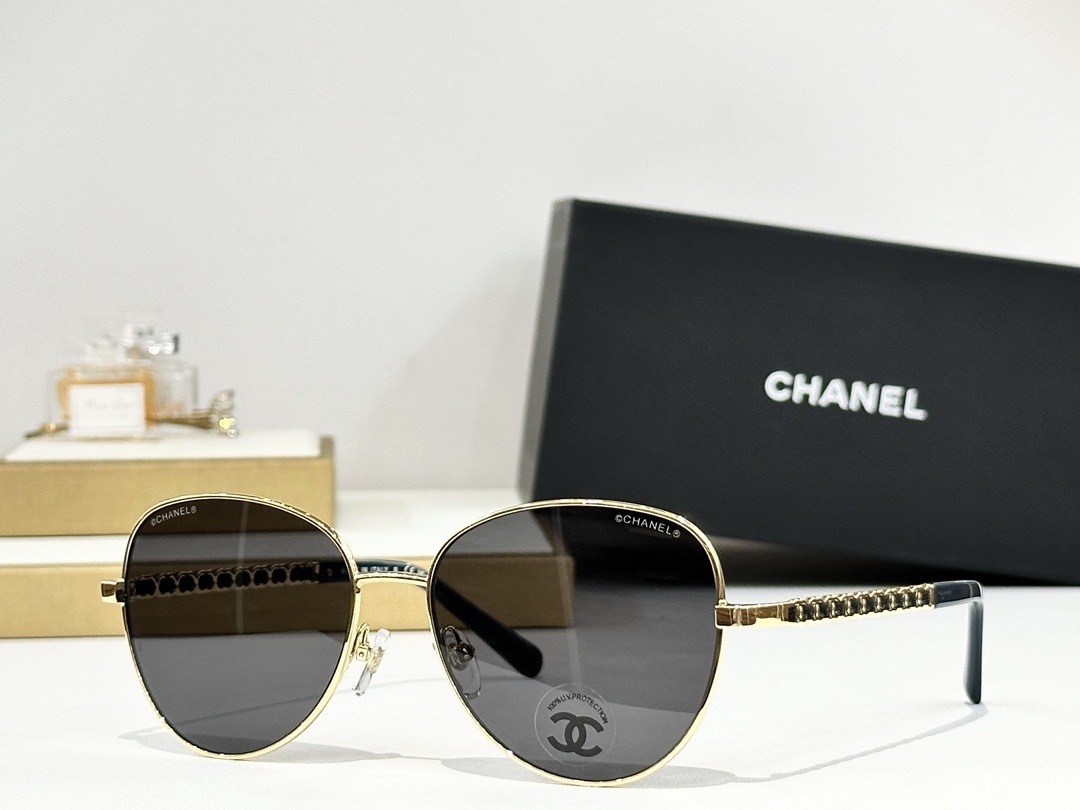 Chanel Women’s Butterfly Sunglasses – Luxury Gradient Lenses