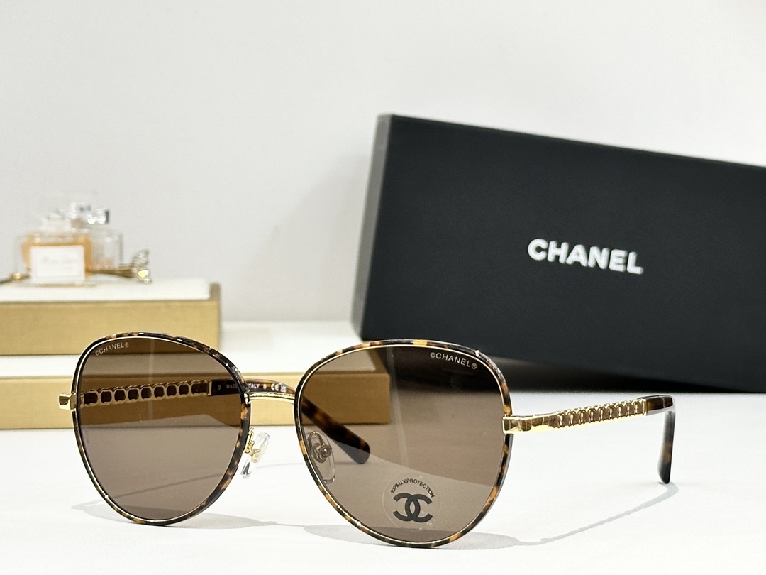 Chanel Women’s Butterfly Sunglasses – Luxury Gradient Lenses