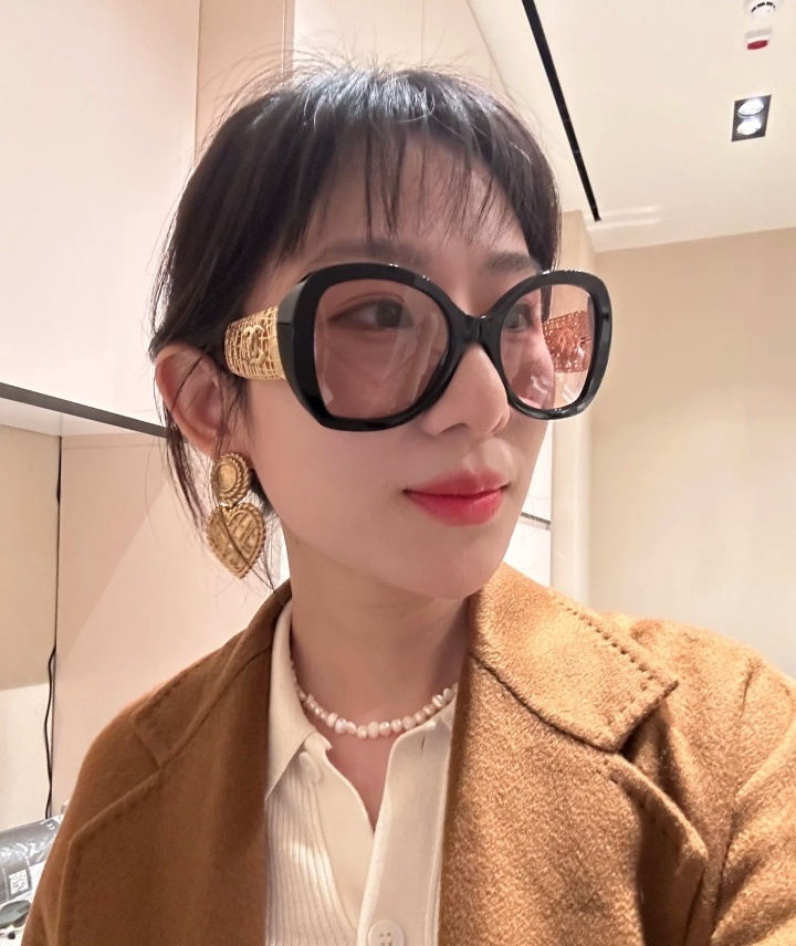 Chanel Luxury Butterfly Sunglasses – Gold Filigree CC Logo Temples