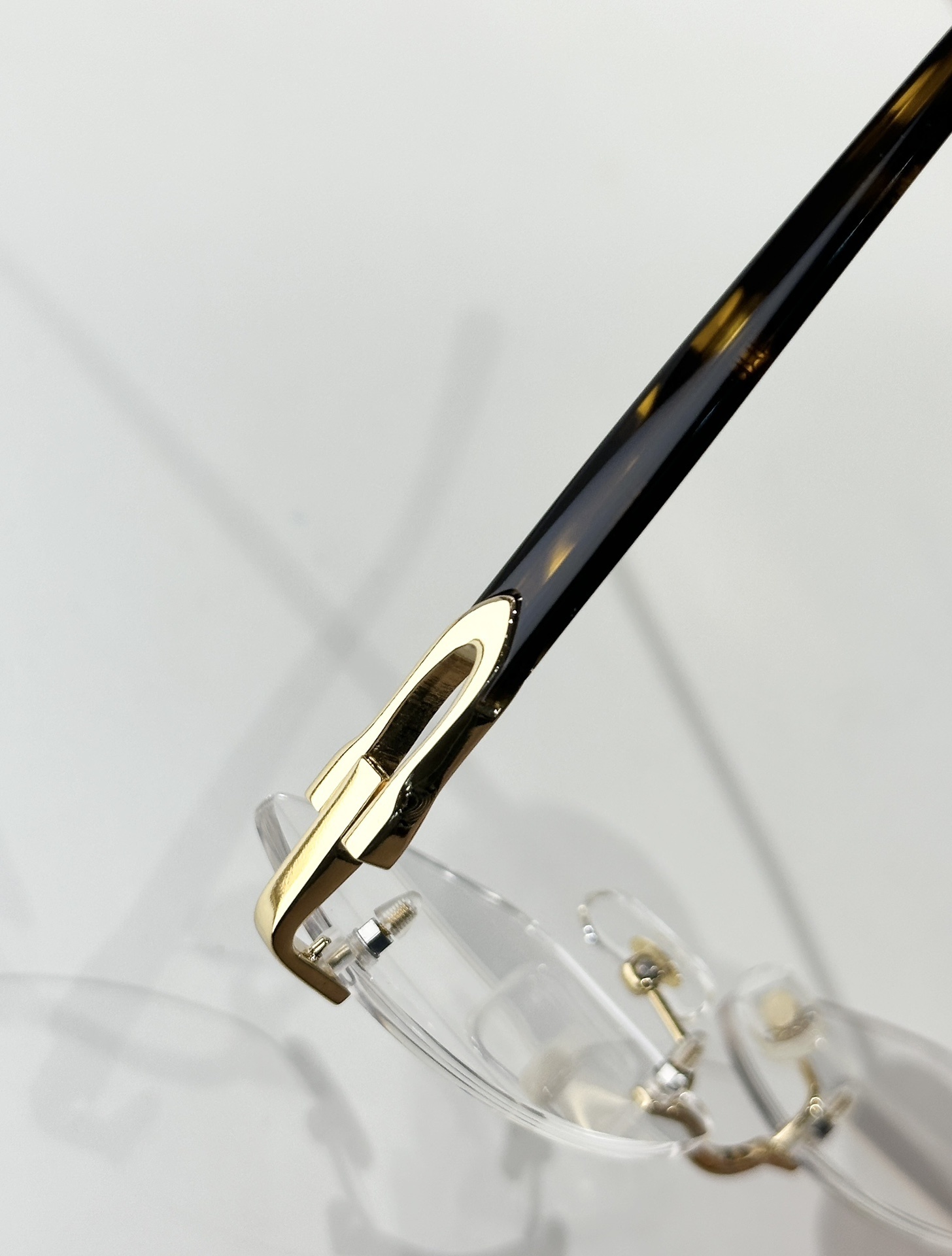 Cartier Luxury Rimless Eyeglasses – Elegant C Décor Optical Frames