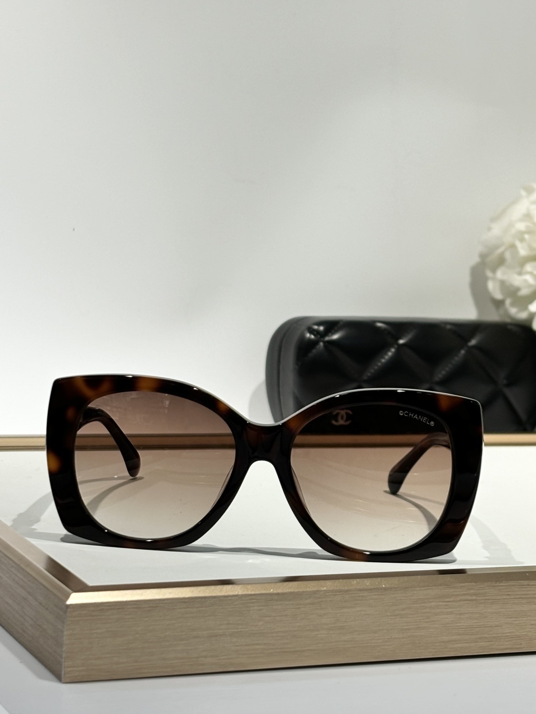 Chanel Tortoise Butterfly Sunglasses – CH5519