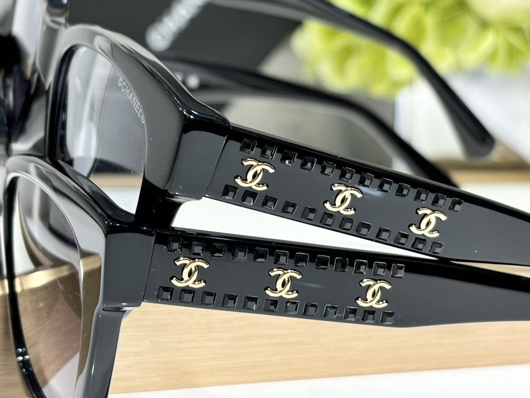 Chanel OCH9162B Designer Sunglasses – Elegant Black Cat-Eye Frame
