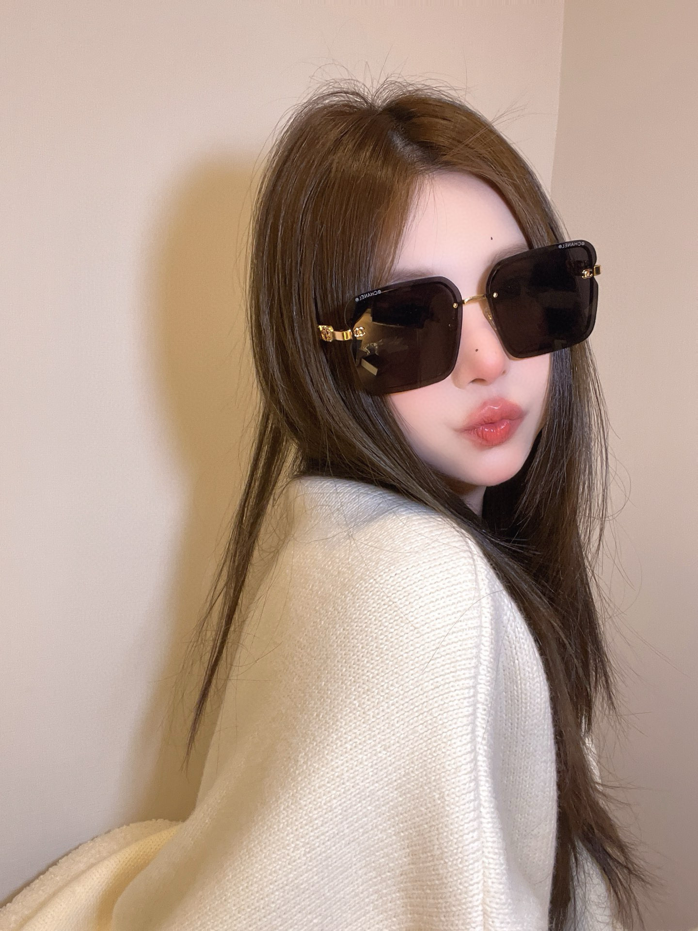 Luxury Women’s Oversized Square Gradient Sunglasses – Gold Details