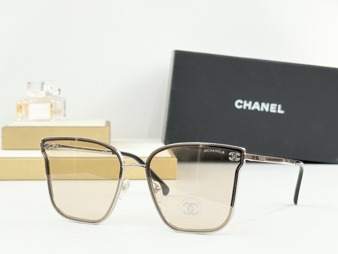 Chanel Elegant Oversized Square Sunglasses – Luxury Metal Frame
