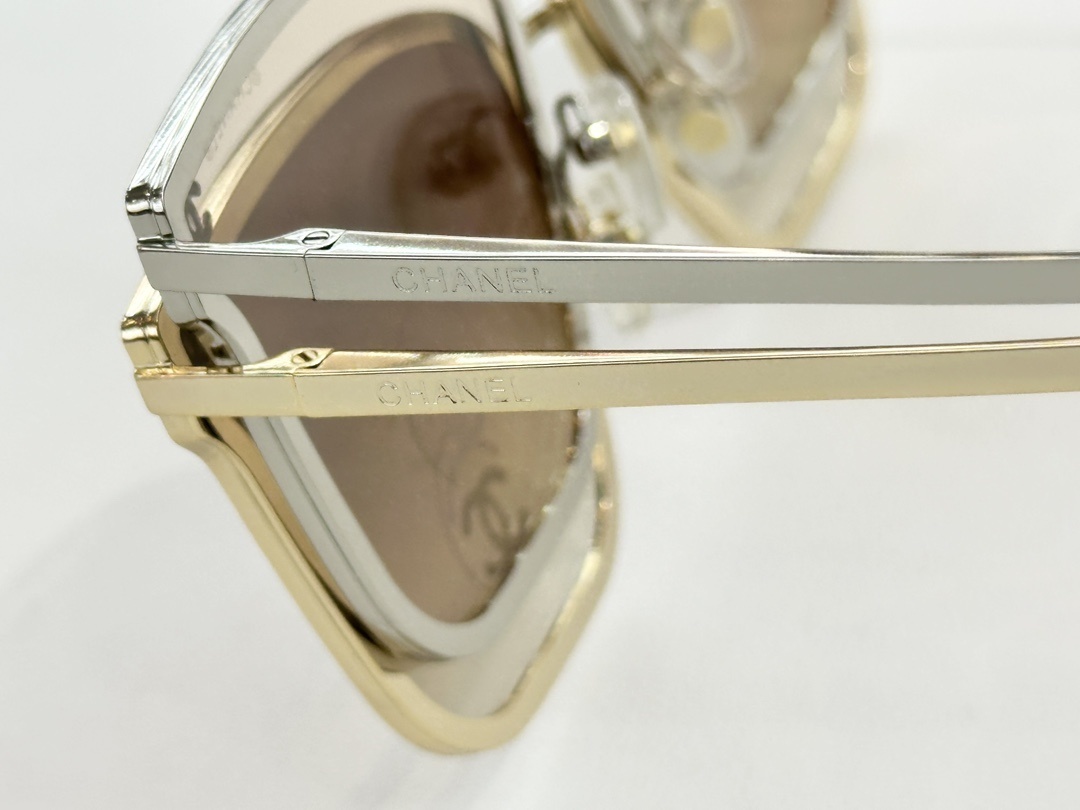 Chanel Elegant Oversized Square Sunglasses – Luxury Metal Frame