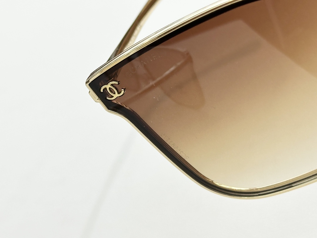 Chanel Elegant Oversized Square Sunglasses – Luxury Metal Frame