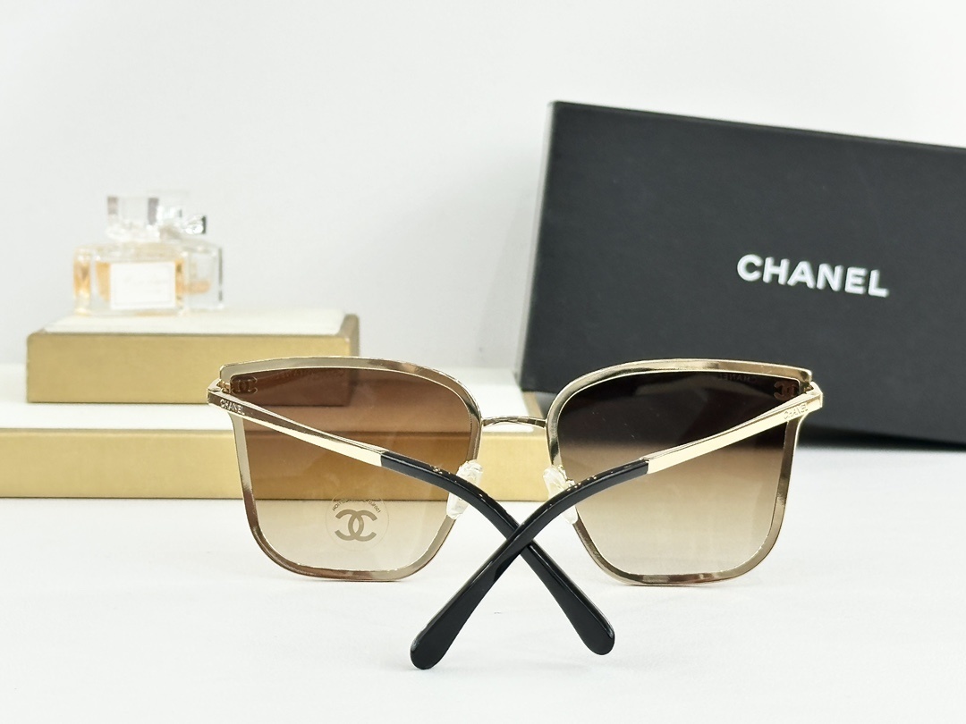 Chanel Elegant Oversized Square Sunglasses – Luxury Metal Frame