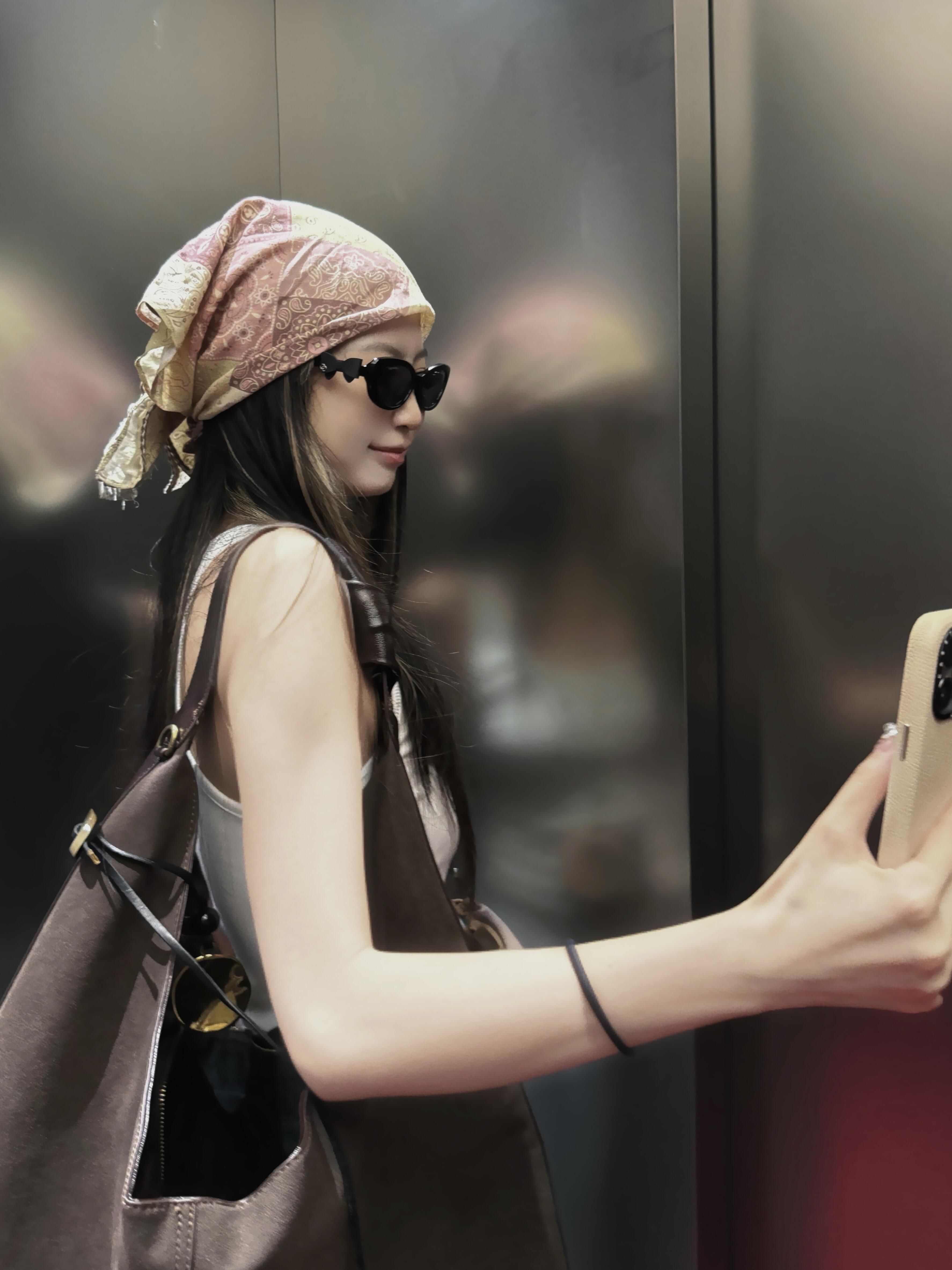 Givenchy White & Black 4G Logo Mesh Runner Sneakers