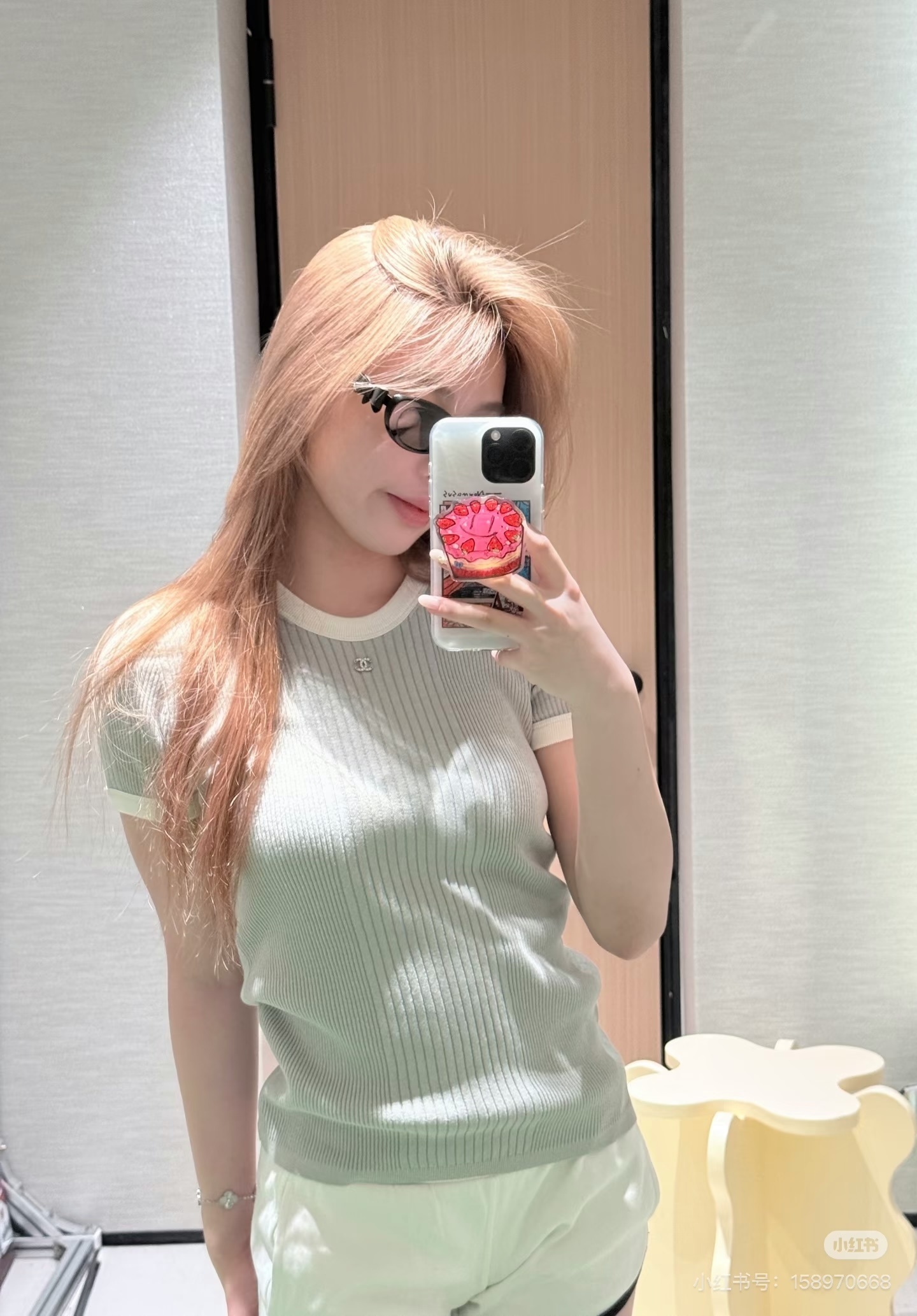 Premium Vintage Oval Sunglasses – Black Chic Eyewear for Women