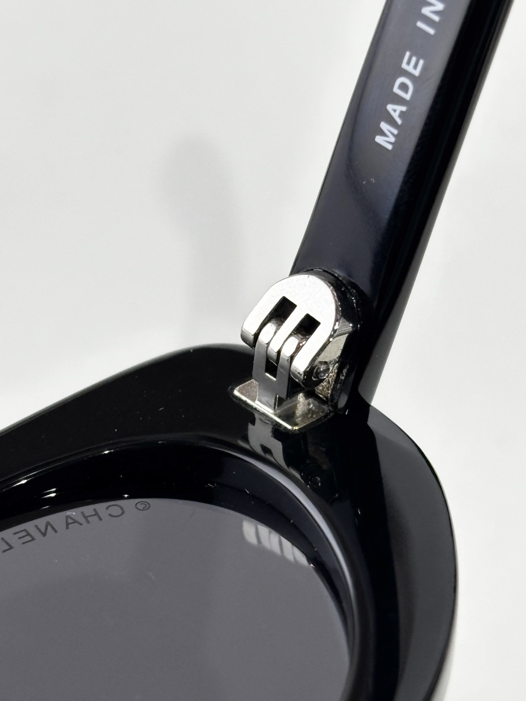 Chanel 9181Q Oval Sunglasses with Leather Bow & CC Logo – Black