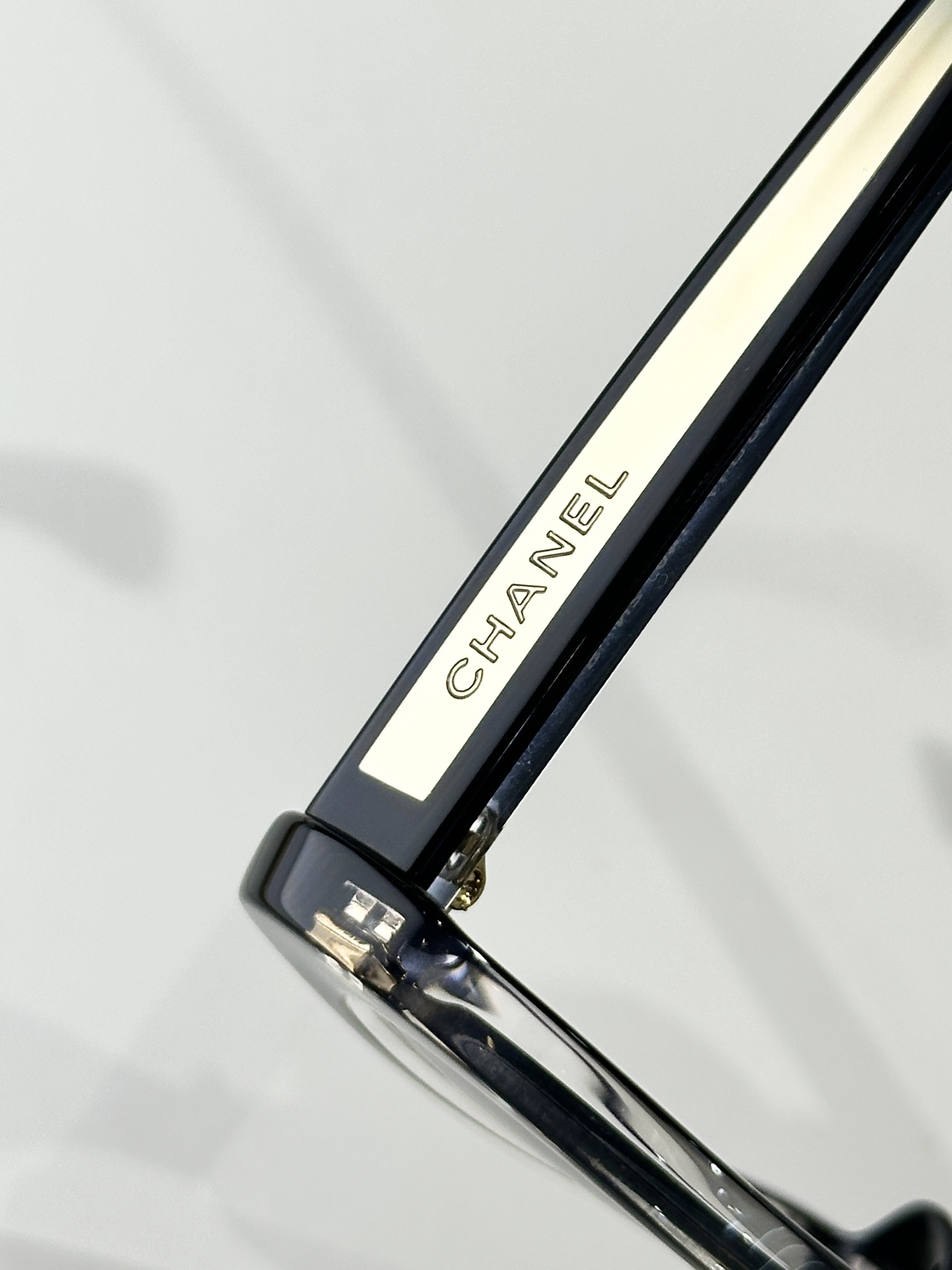 Chanel Luxury Oval Sunglasses – Black & White Vintage Style