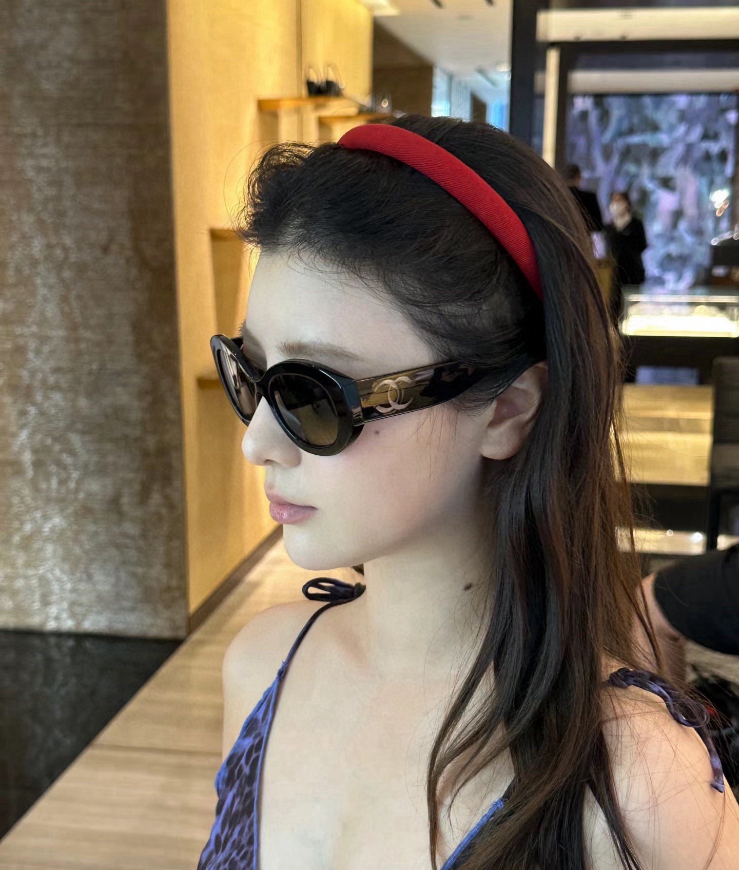 Chanel Black Oval Sunglasses with Signature CC Logo – Luxury Eyewear