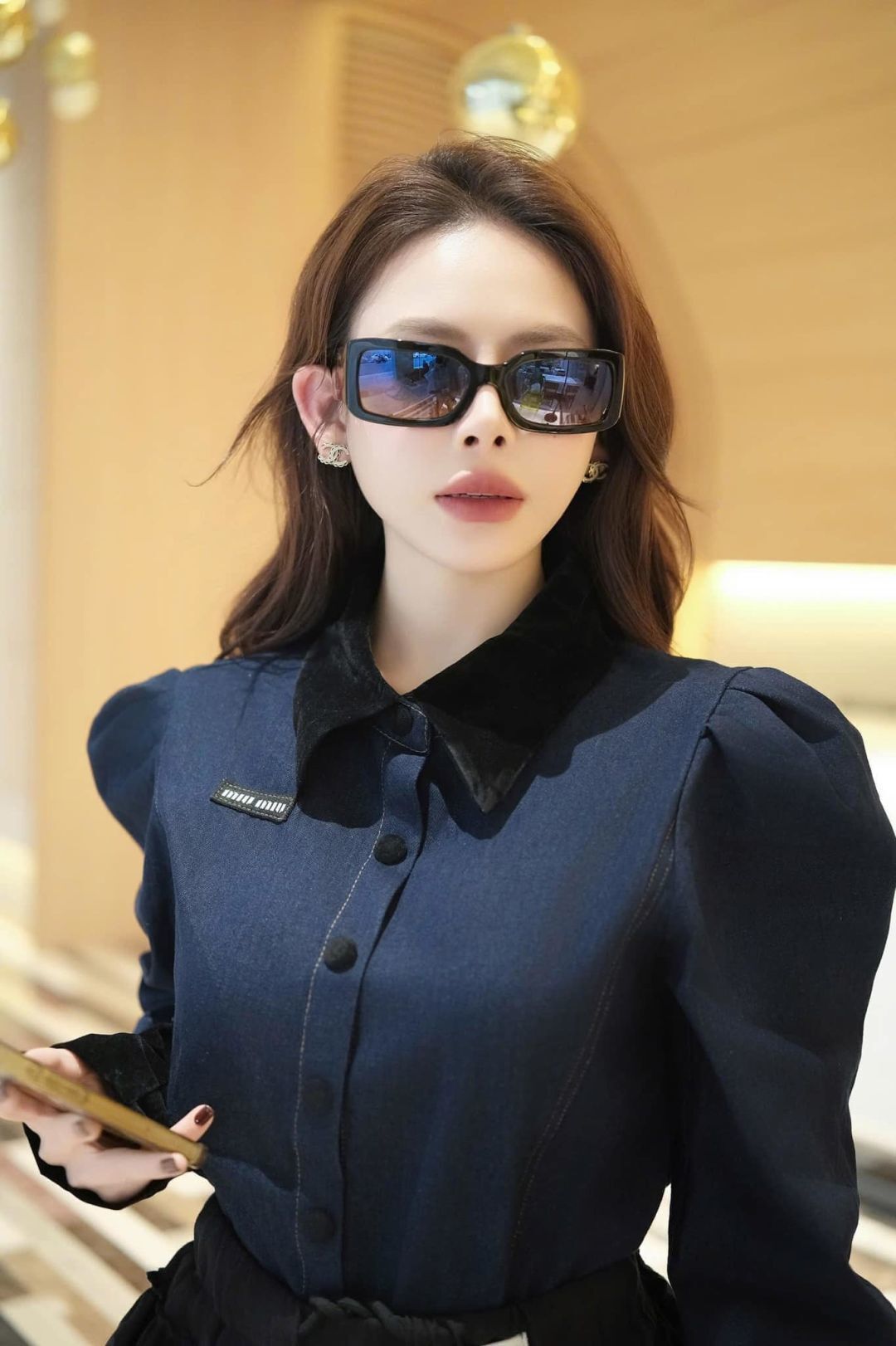 Vintage Rectangular Sunglasses with Signature Logo – Chic Black