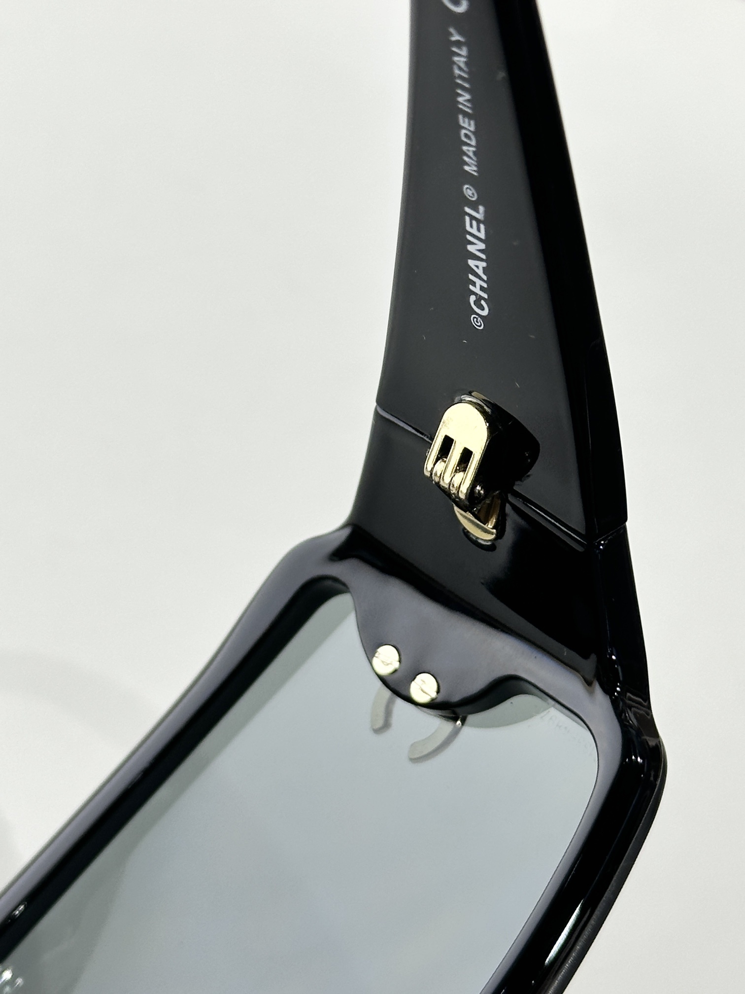 Chanel Vintage Y2K Shield Sunglasses with Crystal CC Logo – Black