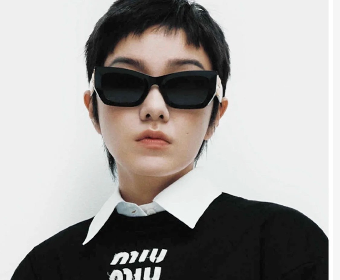 Trendy Black Rectangular Sunglasses – Vintage Unisex Eyewear