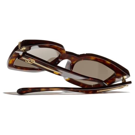 Chanel Luxury Square Sunglasses – Polarized Lenses with CC Chain
