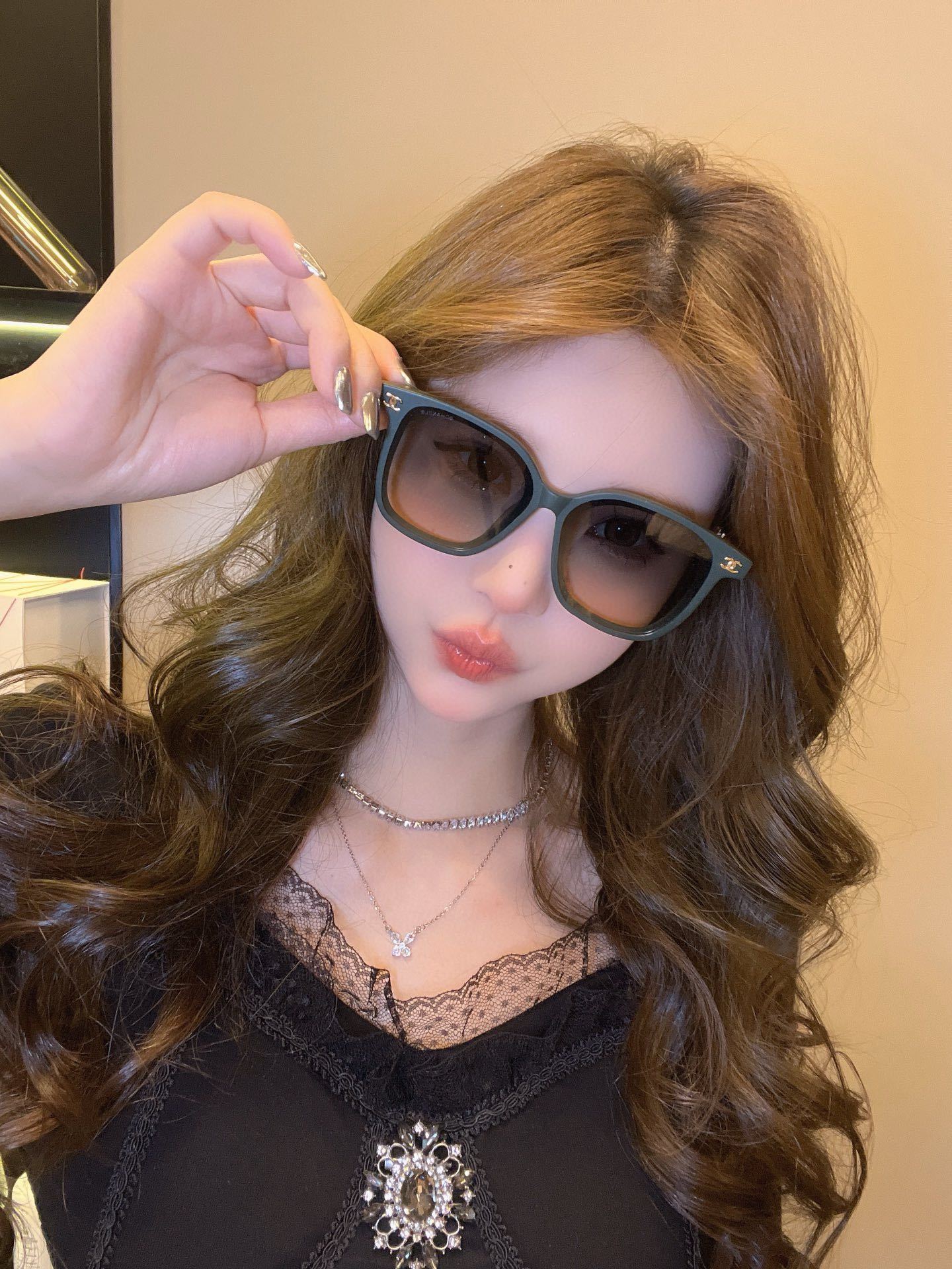 Luxury Oversized Square Sunglasses for Women – UV400 Protection