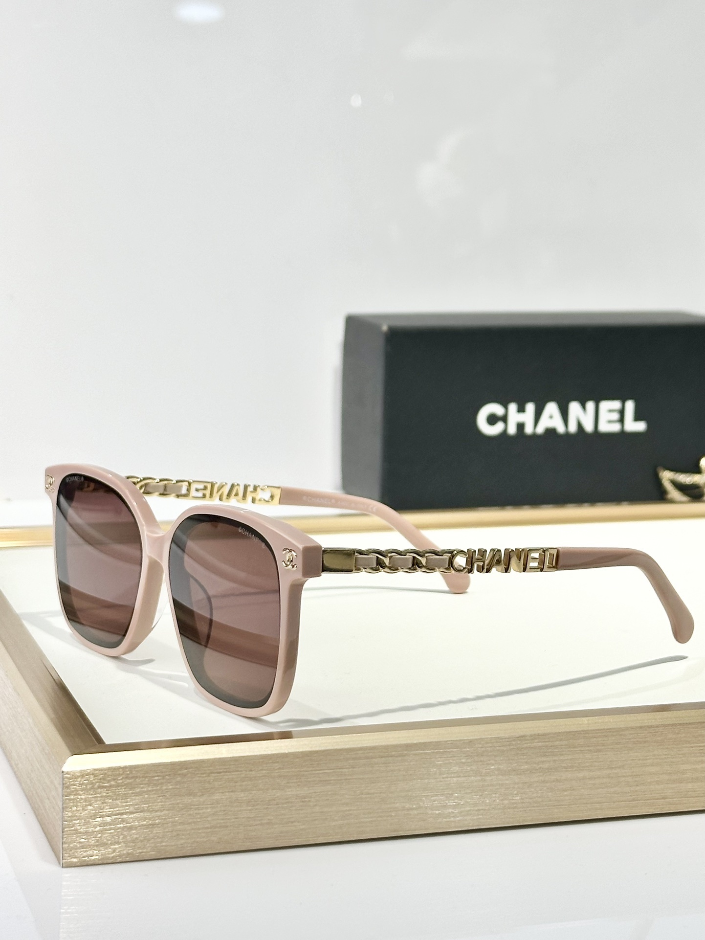 Chanel Luxury Oversized Sunglasses with Gold Chain Logo Temples