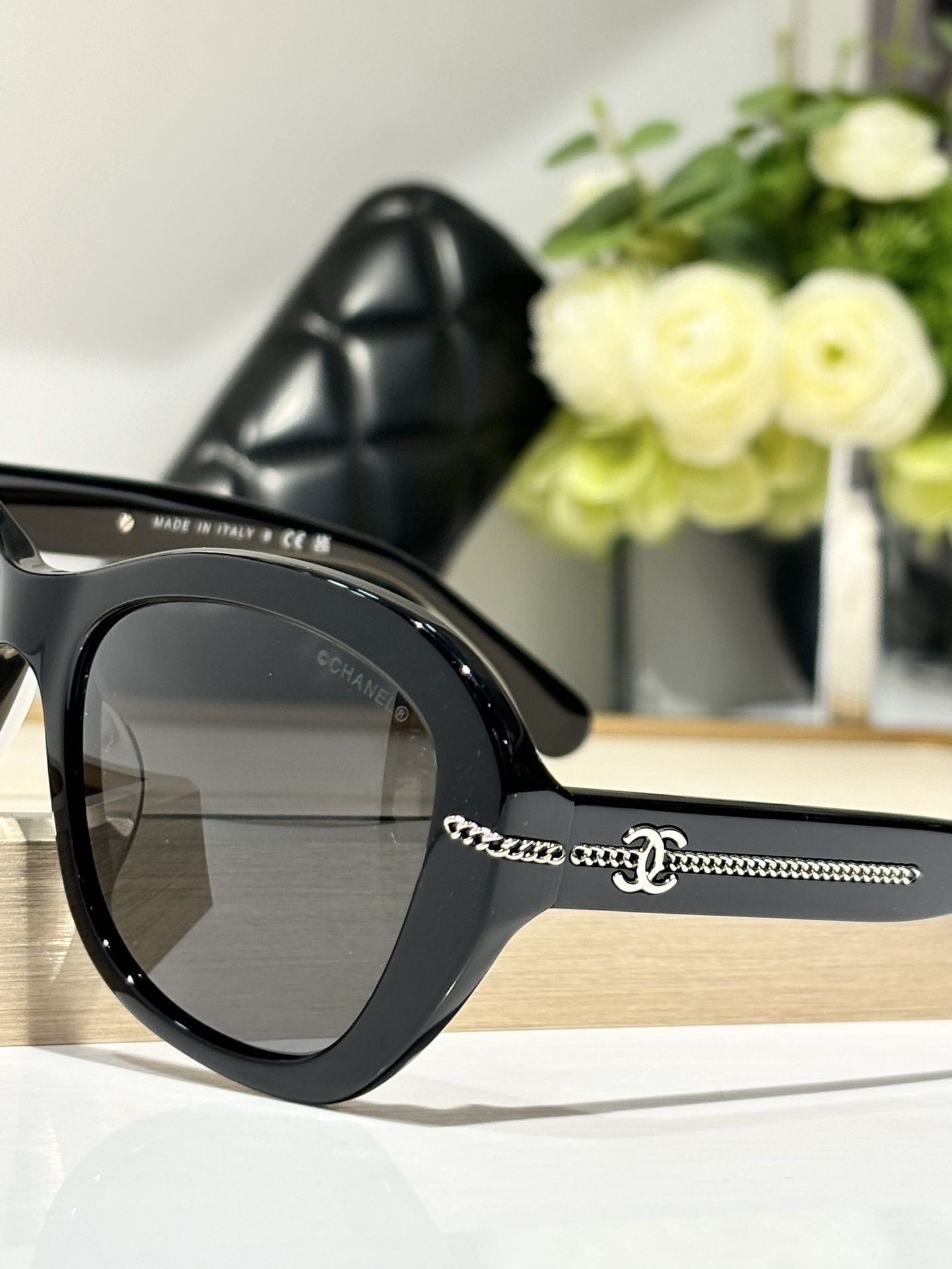 Luxury Oversized Black Sunglasses for Women – Chic Celebrity Style