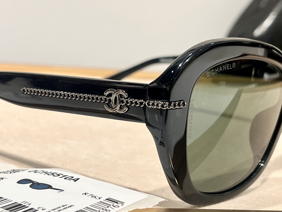 Chanel CH5510 Black Butterfly Sunglasses – Elegant Chain Detail