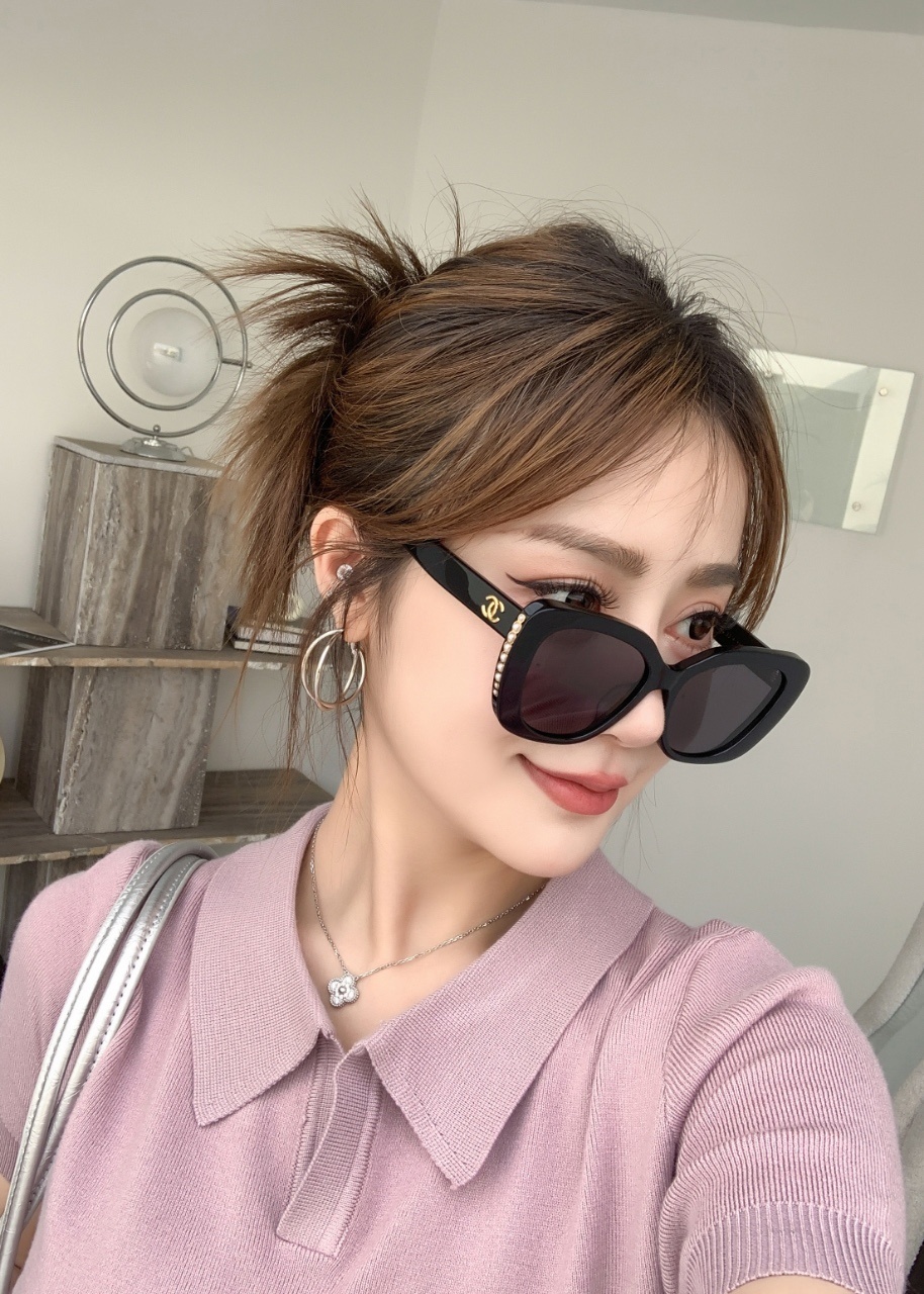 rhinestone Chanel Black Square Sunglasses – Chanel Black Square