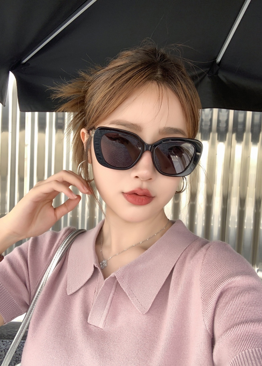 Luxury Oversized Square Sunglasses for Women – Chic Black & Gold