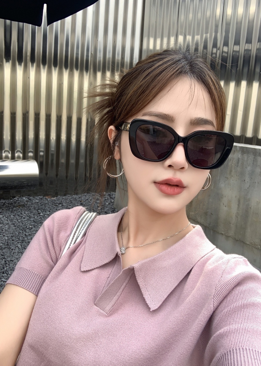 Luxury Oversized Square Sunglasses for Women – Chic Black & Gold