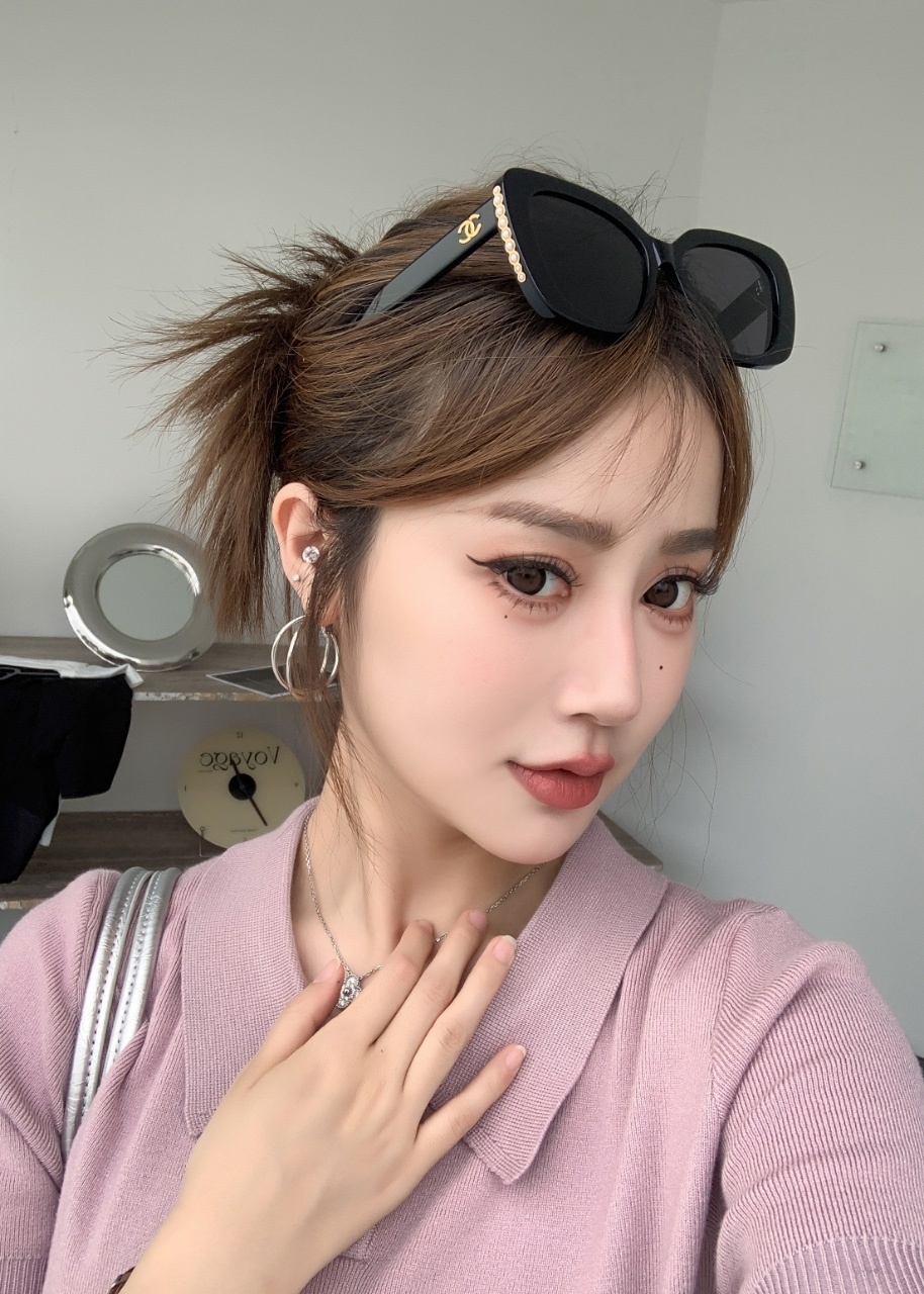 Luxury Oversized Square Sunglasses for Women – Chic Black & Gold