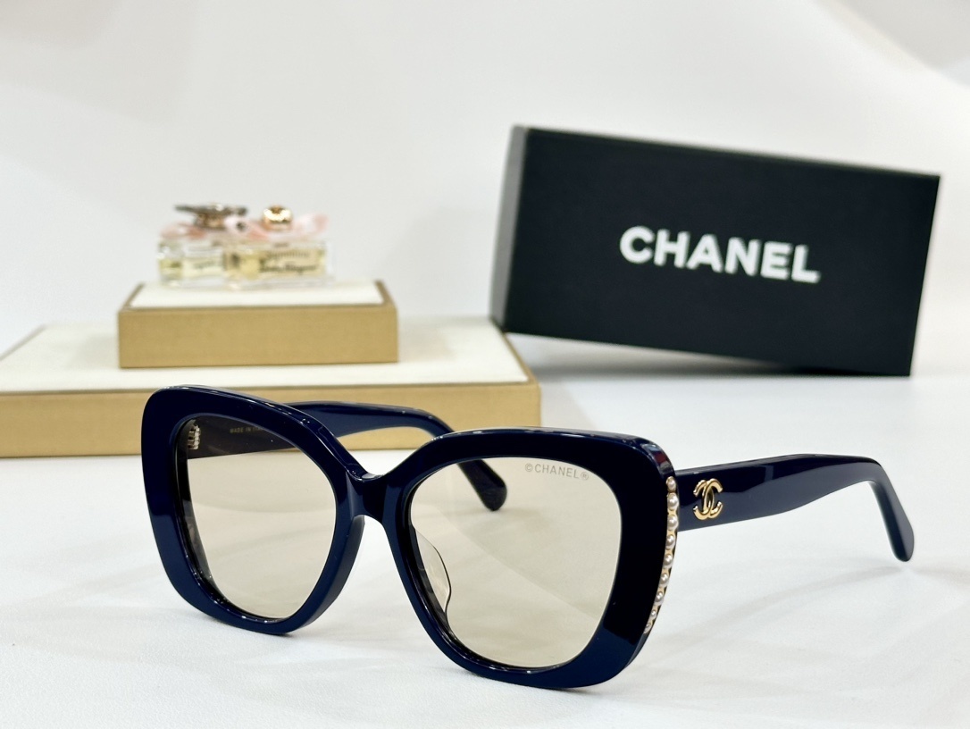 Chanel Navy Crystal Sunglasses – Chanel Navy Blue Crystal Accent