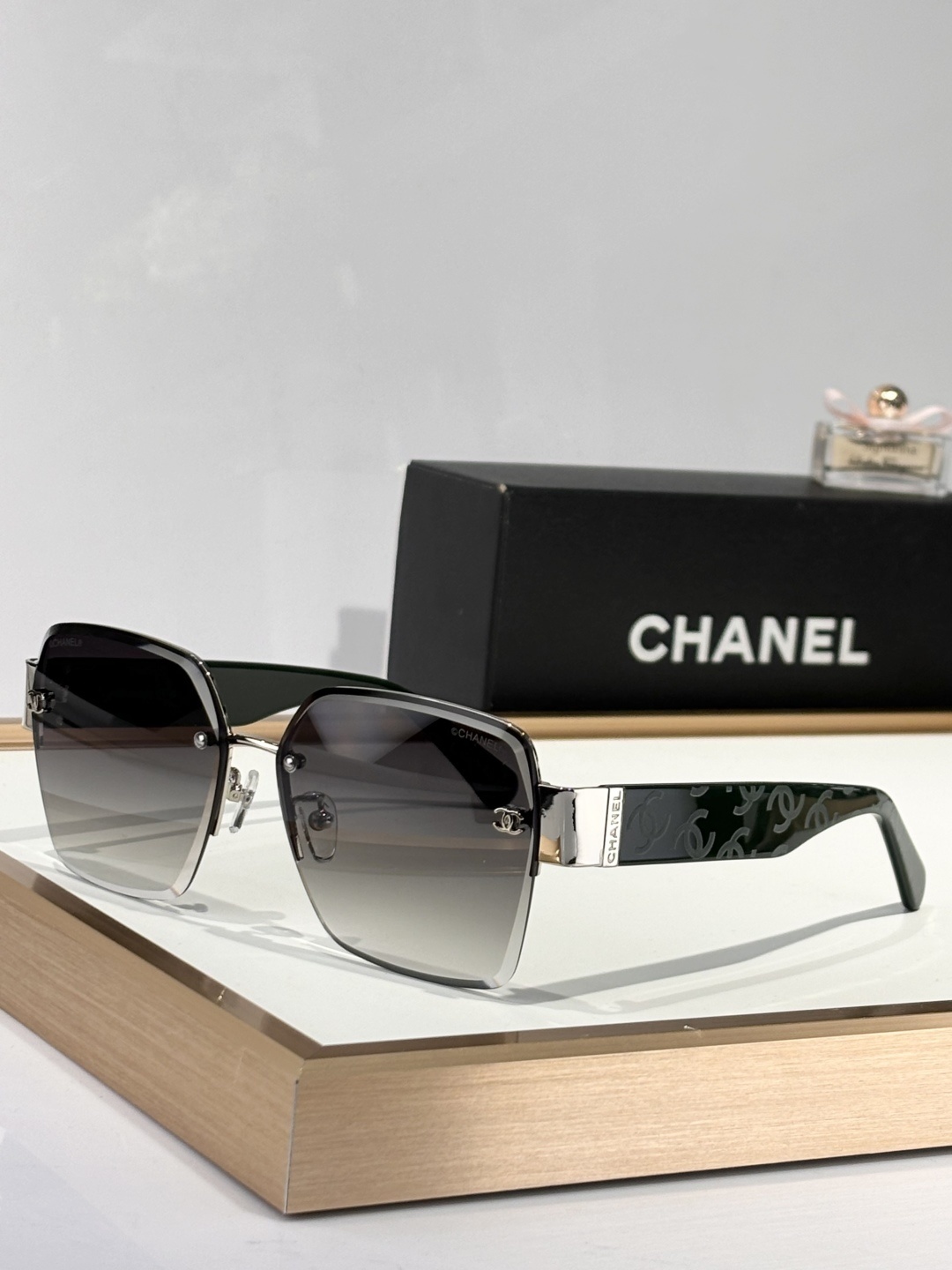 Chanel Rimless Gradient Sunglasses – Premium Designer Eyewear