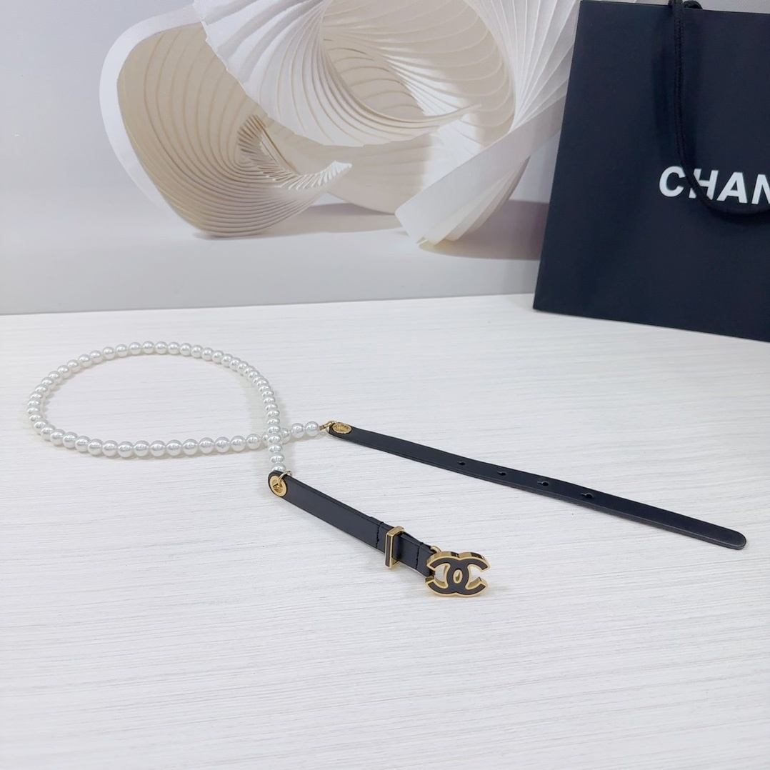 Luxury Pearl and Leather Chain Belt with Gold CC Buckle