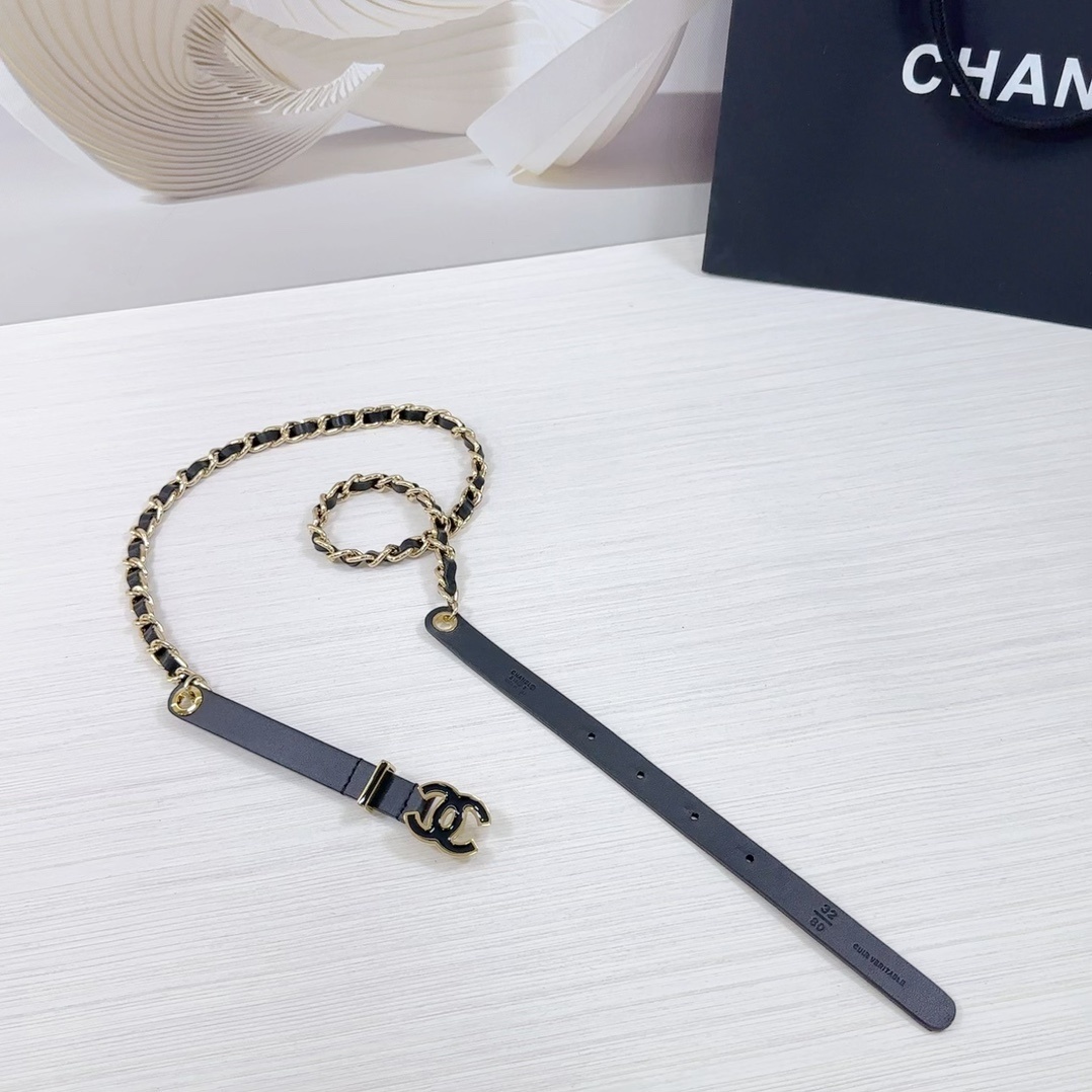 Elegant Leather Chain Belt with Gold-Tone CC Logo Buckle